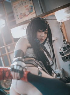 Bambi 78 DJAWA Tifa Lockhart Final Fantasy Version A